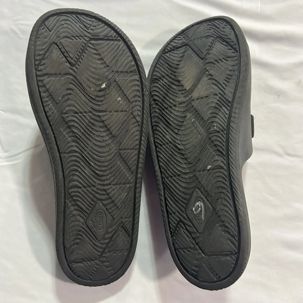 Kids chacos size 4